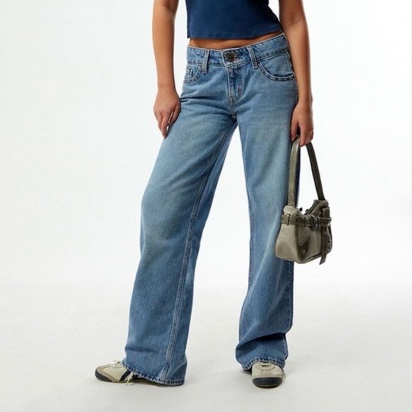 Levi's Low Rise Loose Jeans, Size 28 - Picture 7 of 17